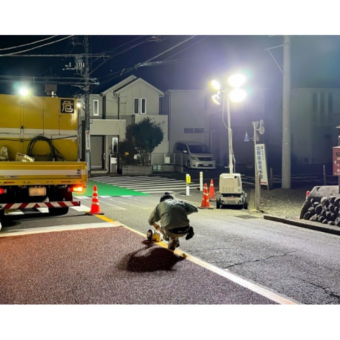 Turn de lumina santiere 4x300W - 212.000 lumeni – 4,1 m inaltime - cu carucior 